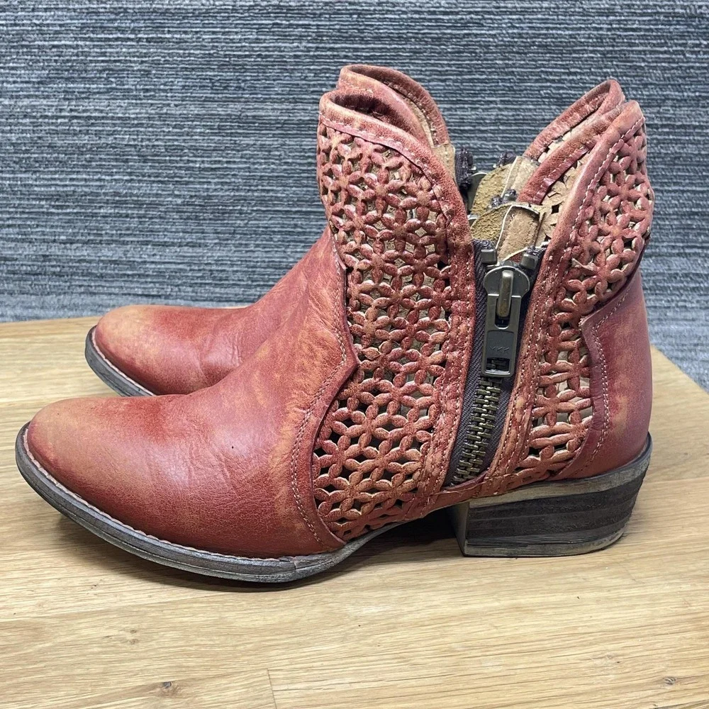 Circle G Corral Western Boots Women 8 Red Leather Laser Cut Ankle‎ Zip Bootie